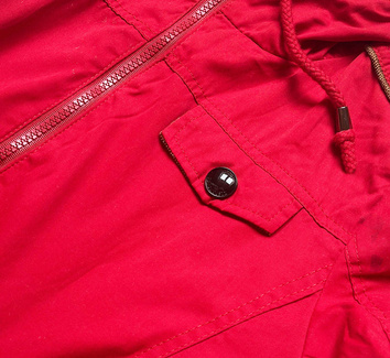 Krótka parka z kapturem czerwona (tlr335)