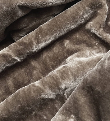 Damska kurtka z futrzaną podszewką beżowa (B8115-12)