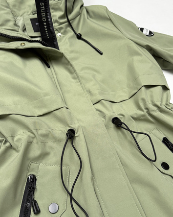 Prosta kurtka z kapturem i trokiem w talii Goodlookin khaki (KK60418-3#)