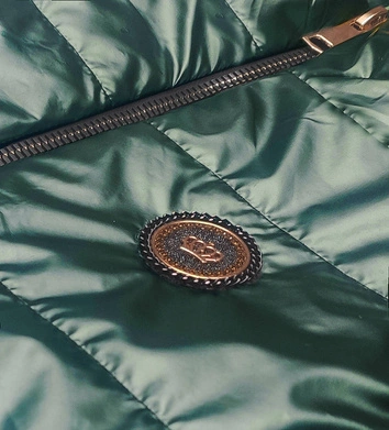 Krótka kamizelka ze stójką damska zielona (B8152-10)