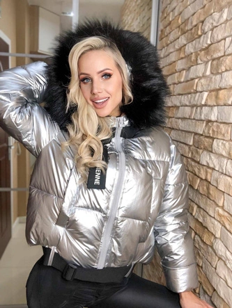 DAMSKA BŁYSZCZĄCA KURTKA Z KAPTUREM SREBRNA (8297)