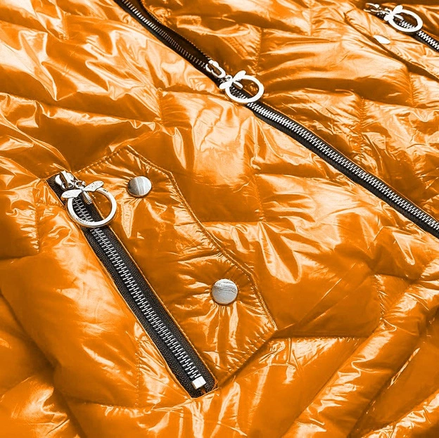 Pikowana kurtka damska z kapturem żółta (b9541)