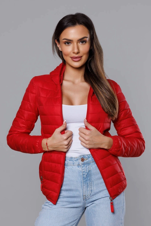 Pikowana kurtka damska z kapturem czerwona (B0123-4)