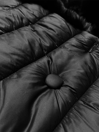 Puchowy płaszcz zimowy z futrzanym kapturem J Style czarny (11Z8095)