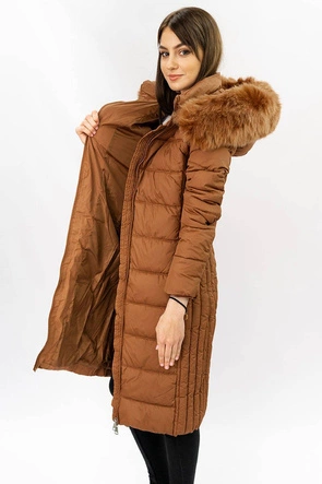 DŁUGA KURTKA DAMSKA ZIMOWA Z KAPTUREM KARMELOWA (7753)