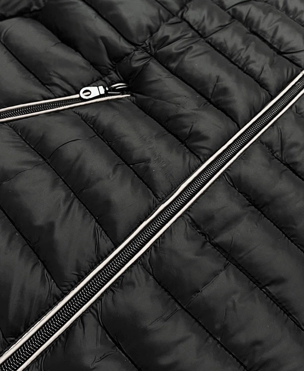 Pikowana kurtka z kapturem czarna (ld-7153)