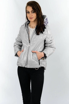 Błyszcząca pikowana kurtka damska z kapturem srebrna (b9568)