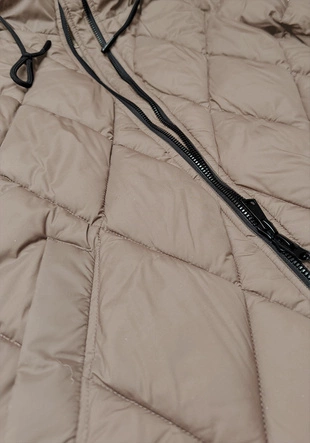 Długa zimowa kurtka damska z kapturem Libland beżowa (7832)