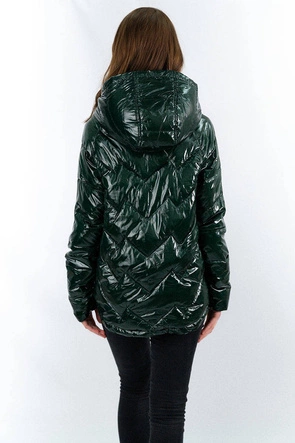 PIKOWANA KURTKA DAMSKA Z KAPTUREM ZIELONA (R9562)