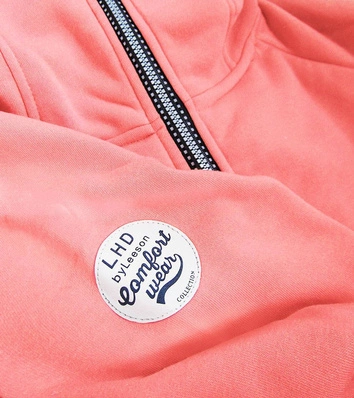 DRES Z KAPTUREM I WYSOKĄ STÓJKĄ ŁOSOSIOWY (AMG747A)