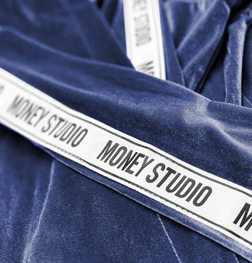 WELUROWA NARZUTKA DAMSKA Z KAPTUREM GRANATOWA (734ART)