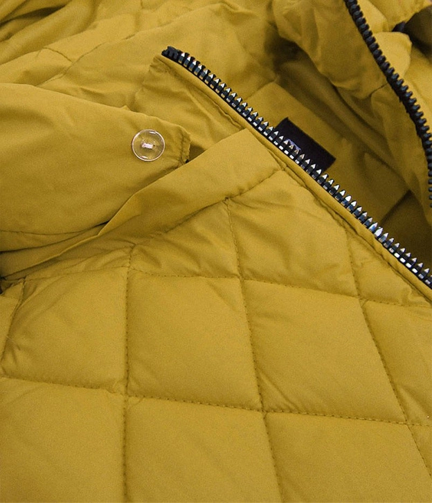 PIKOWANA DAMSKA KURTKA Z KAPTUREM MUSZTARDOWA (808)