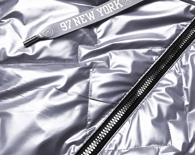 METALICZNY BEZRĘKAWNIK DAMSKI Z KAPTUREM SREBRNY (HS-1817)
