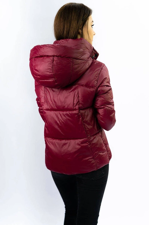 Damska kurtka pikowana z odpinanym kapturem bordowa (7564)