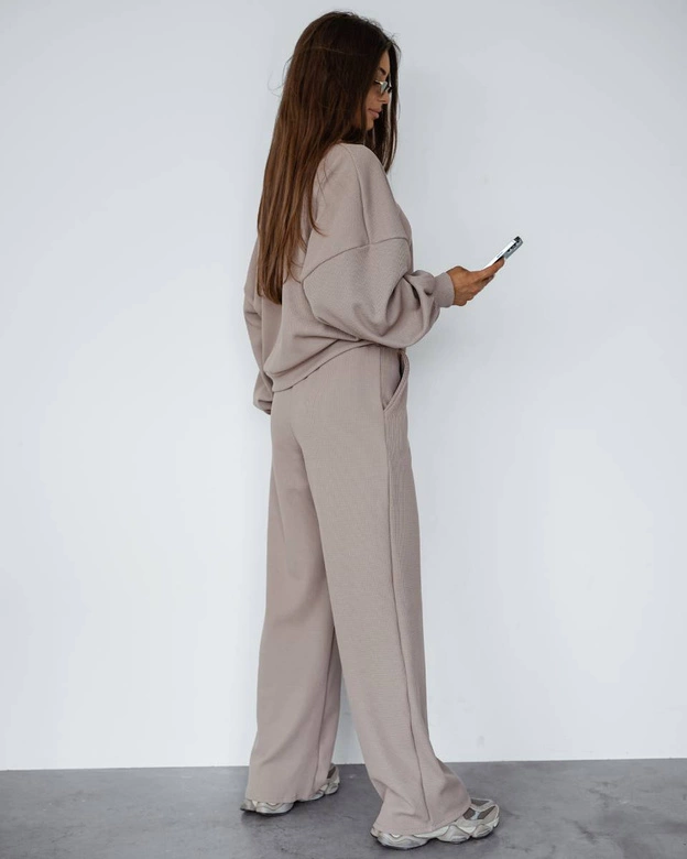 Waflowy komplet damski bluza + spodnie beżowy (821108)