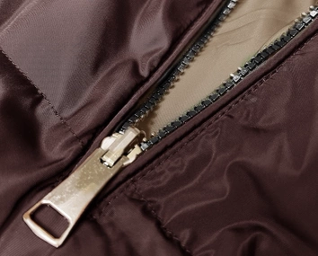 Długa kamizelka damska dwustronna brąz-beż (B8248-14)