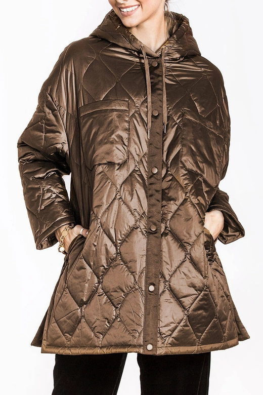 Oversizowa pikowana kurtka damska z kapturem brązowa (ag5-010)