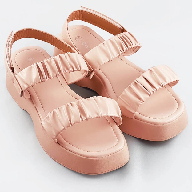 Sandały na niskiej platformie beżowe (cm-48)