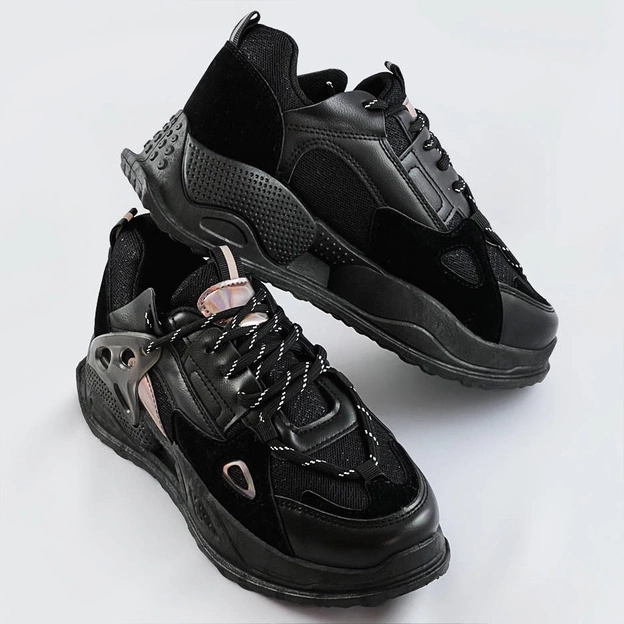 Sznurowane buty na podwyższonej podeszwie czarne (7002)