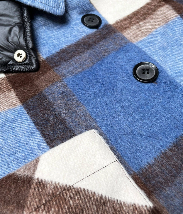 Krótka kurtka koszulowa w kratę niebieska (AG3-1839)