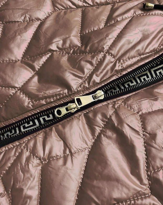 KURTKA DAMSKA Z OZDOBNYM PIKOWANIEM CAPPUCCINO (BR8101-12)