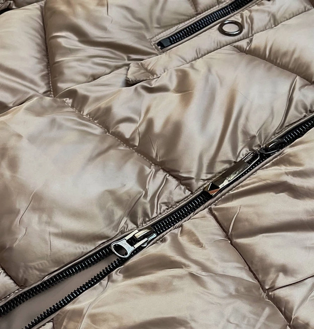 Metaliczna kurtka zimowa damska beżowa (B8072-12)