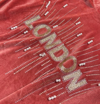 Welurowy dres z aplikacją ceglany (81217)