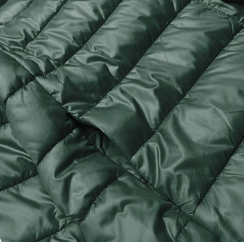 KRÓTKA KURTKA DAMSKA Z DZIANINOWYMI ŚCIĄGACZAMI ZIELONA (P22-6636-33)