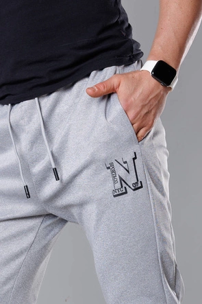 Spodnie dresowe z nadrukiem męskie jasne szare (8K178-2)