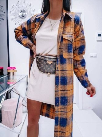 Koszulowy damski płaszcz w kratę brązowo-granatowy (8424)