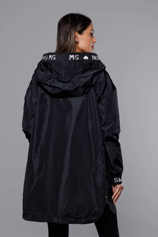 Cienka kurtka damska z ozdobną lamówką czarna (B8145-1)