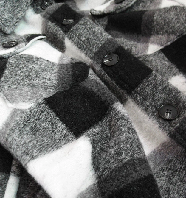 KOSZULOWY DAMSKI PŁASZCZ W KRATĘ BIAŁO-CZARNY (624ART)