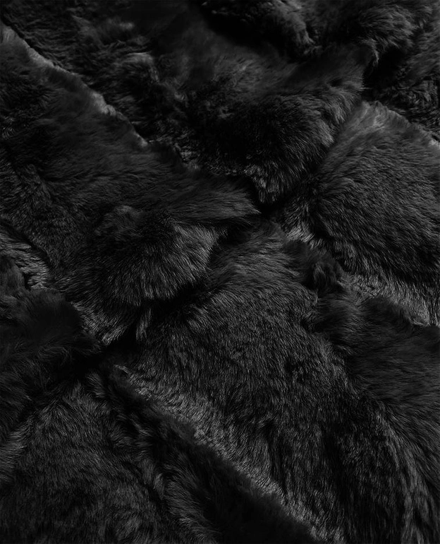 DŁUGA KAMIZELKA FUTRZANA Z KAPTUREM CZARNA (BR9740-1)