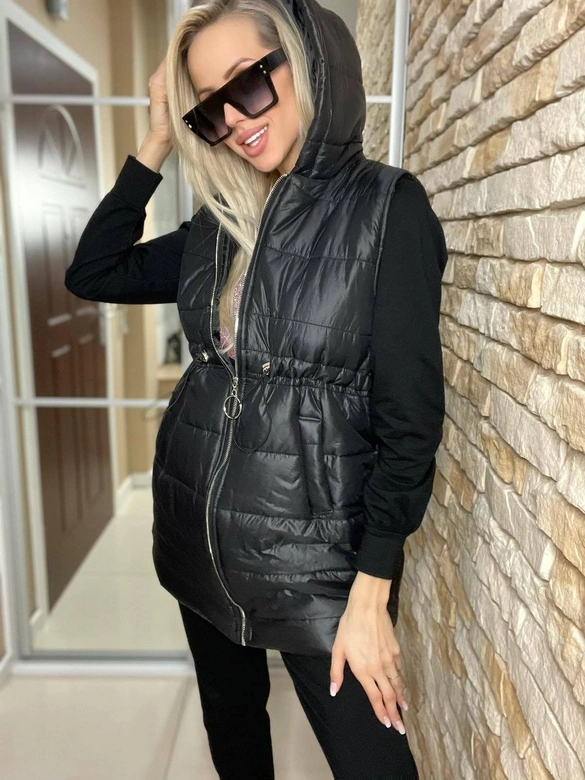 DŁUGI BEZRĘKAWNIK Z KAPTUREM DAMSKI CZARNY (653ART)