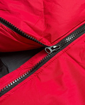 Kurtka zimowa damska z ozdobnym pikowaniem czerwona (5m730-270)