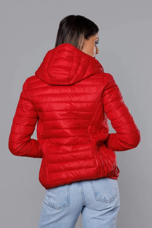 Pikowana kurtka damska z kapturem czerwona (B0123-4)