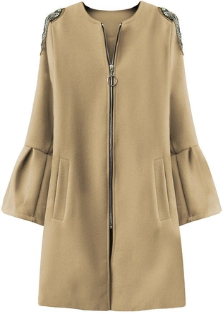 PŁASZCZ Z KORALIKAMI NA RAMIONACH BEŻOWY (18151)