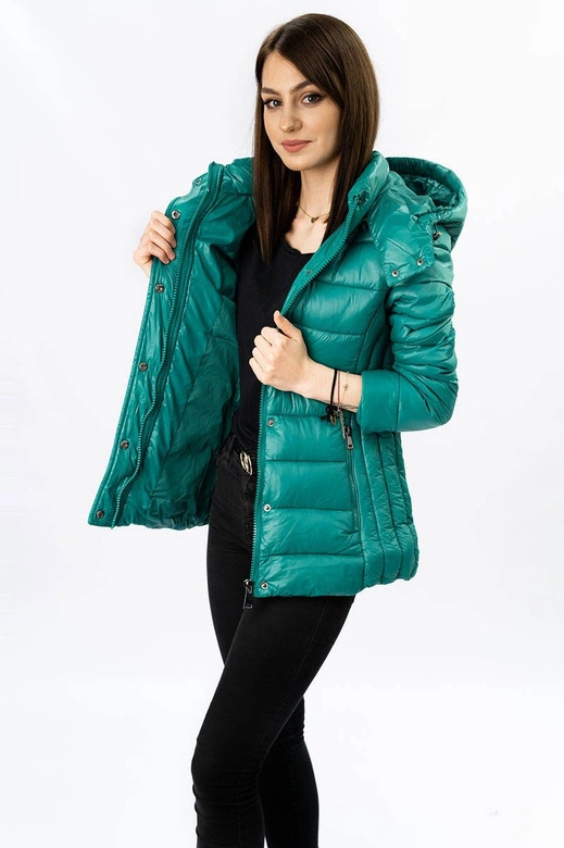 Damska kurtka pikowana z odpinanym kapturem zielona (7560)