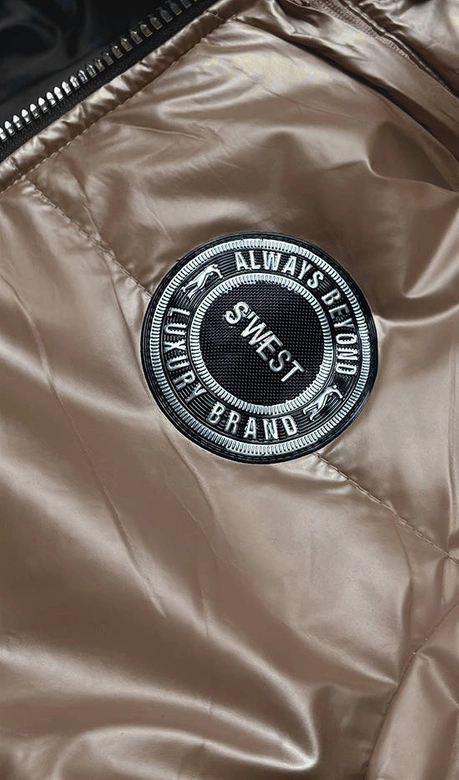 Damska kurtka z odpinanym kapturem kakaowa (B8086-12)