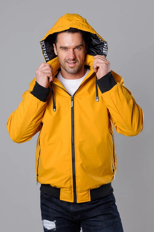 Sportowa kurtka męska z kapturem żółta (5M3111-254)