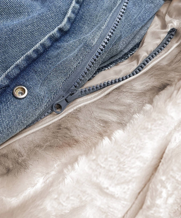 Damska kurtka jeansowa z futrzanym kołnierzem niebieski/beż (br9585-50046)