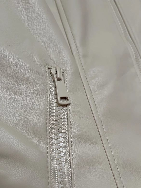 Damska kurtka ze skóry ekologicznej ze stójką J Style jasny beżowy (11Z8131)