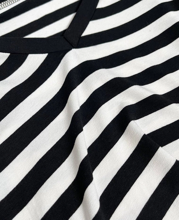 BLUZKA Z BUFKAMI W PASKI CZARNO-BIAŁA (21179)