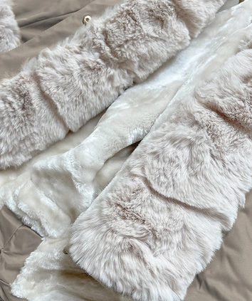 PARKA DAMSKA ZIMOWA NA MISIU BEŻ-ECRU (B530-46046)