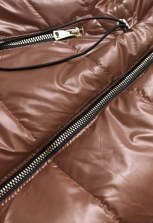 Błyszcząca kamizelka z kapturem karmelowa (B8130-14)