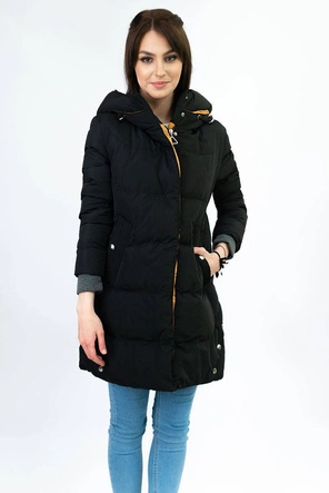 PIKOWANA DAMSKA KURTKA ZIMOWA Z KAPTUREM CZARNA 2 (M-123)