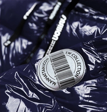 BŁYSZCZĄCA KURTKA ZIMOWA ZE ŚCIĄGACZAMI GRANATOWA (B9779-3)