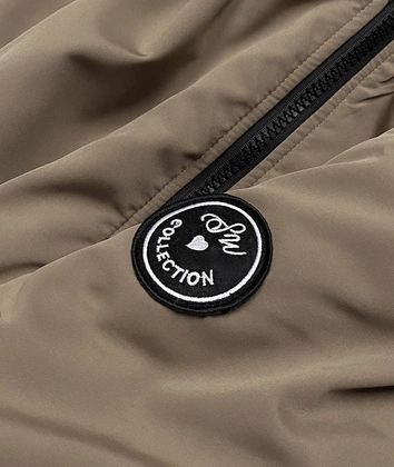 Damska kurtka z futrzaną podszewką beżowa (B8116-12)