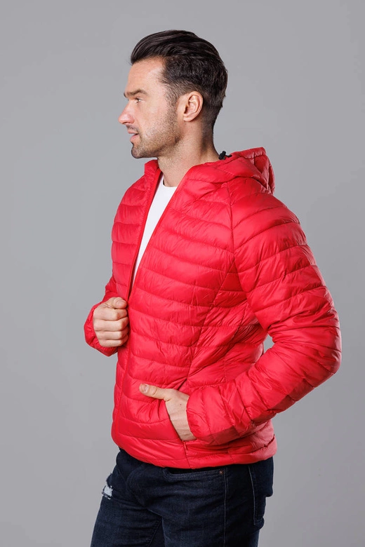 Pikowana kurtka męska z kapturem czerwona (HM112-5)