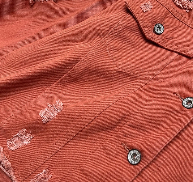 KRÓTKA DAMSKA KURTKA JEANSOWA CEGLANA (621ART)